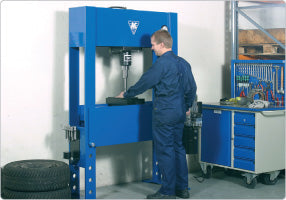 PRESSE ÉLECTRO-HYDRAULIQUE AC 100T, POMPE 2 ÉTAGES P100EH2