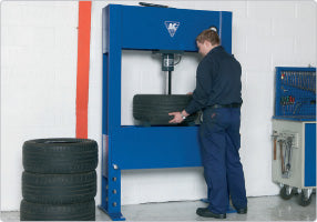 PRESSE ÉLECTRO-HYDRAULIQUE AC 40T, POMPE 1 ÉTAGE P40EH1