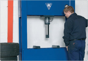 PRESSE ÉLECTRO-HYDRAULIQUE AC 60T, POMPE 1/2 ÉTAGE P60EH1/P60EH2